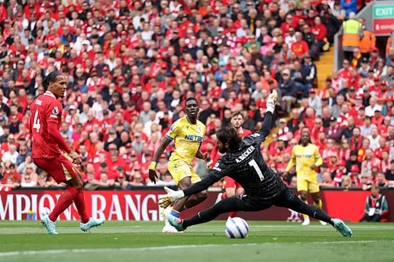 ليفربول وكريستال ليفربول وكريستال